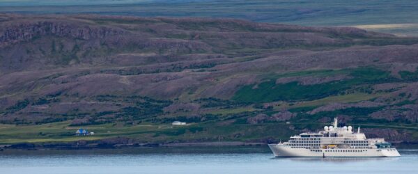 THE NEW CRYSTAL ENDEAVOR Explore… Where luxury roams freely.